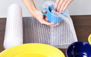 Hình ảnh gói ly sứ bằng xốp bong bóng khí